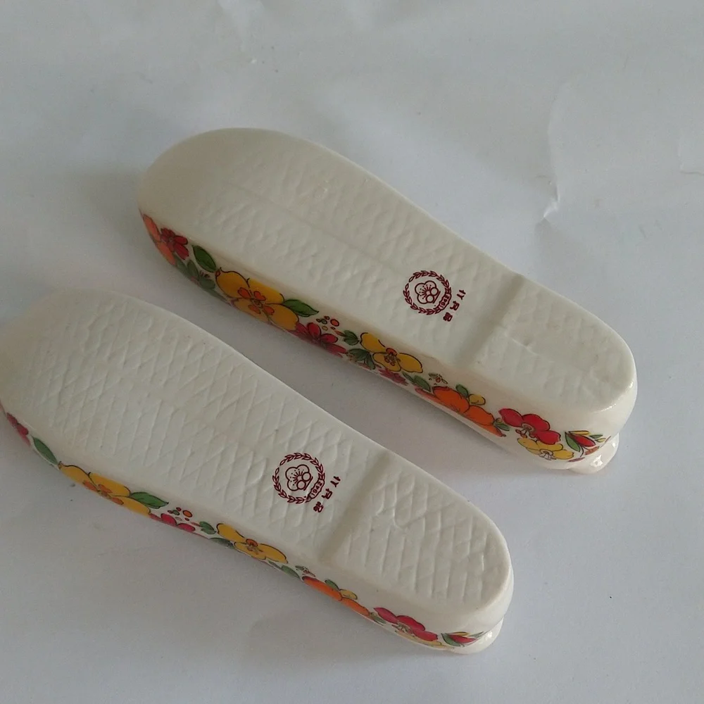 China Shoe Ashtrays Pair 1942 Haeng Nam Snow Bone Korea Shoes Flower Power